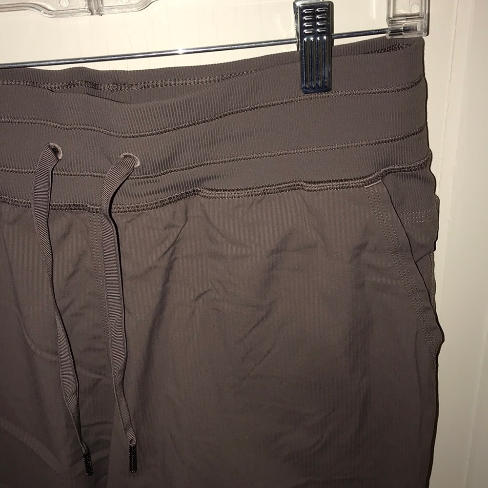 Lululemon size 8 crop pant